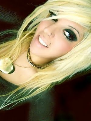 blonde-scene-girl-hairstyle-25.jpg